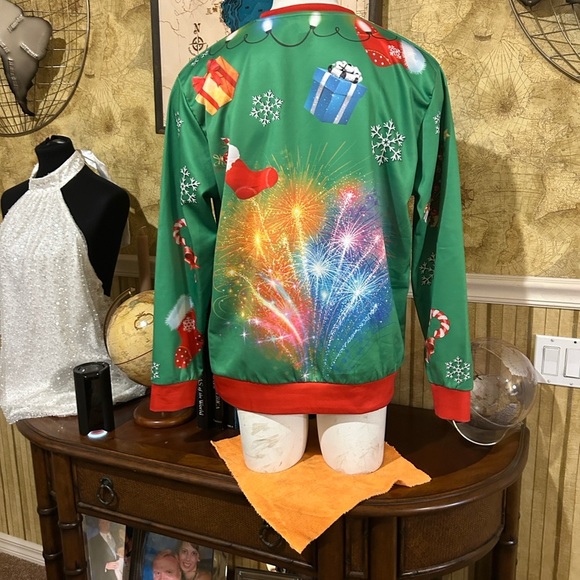 Festive Green Christmas Sweatshirt. Lightweight. XL. Nearly New. - Picture 4 of 9